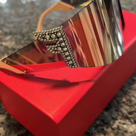 FENDI AVIATOR SUNGLASSES… PERFECT CONDITION…RHINESTONE FF SIDES - Picture 7 of 16